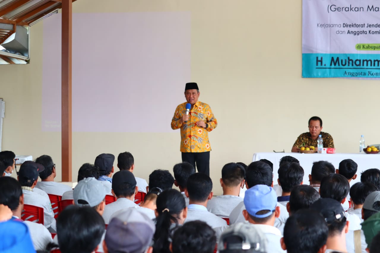 Dewan Muhammad Rizal saat menyampaikan materi sosialisasi germas.