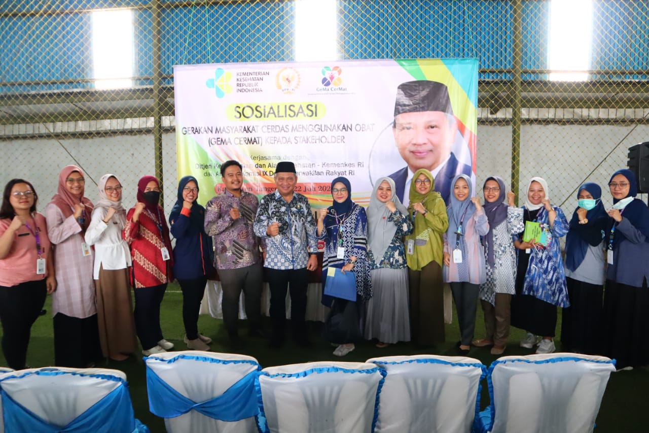 Muhammad Rizal DPR RI saat foto bersama Tim Dinkes Banten dan Kabupaten Tangerang.