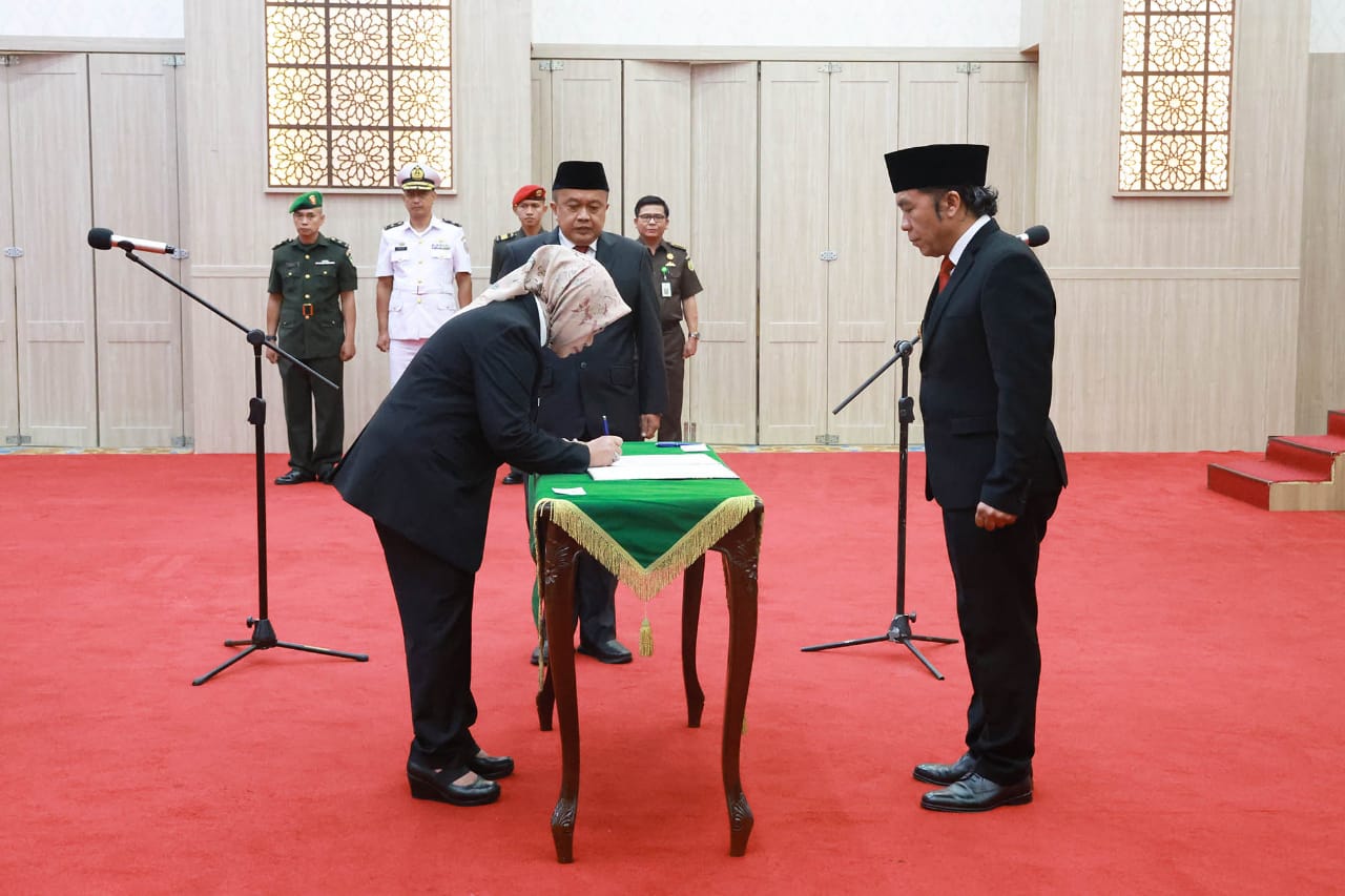 Al Muktabar Lantik Virgojanti Jadi Penjabat Sekda Provinsi Banten