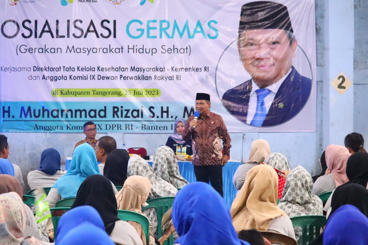 Dewan Muhammad Rizal saat memaparkan materi sosialisasi germas.