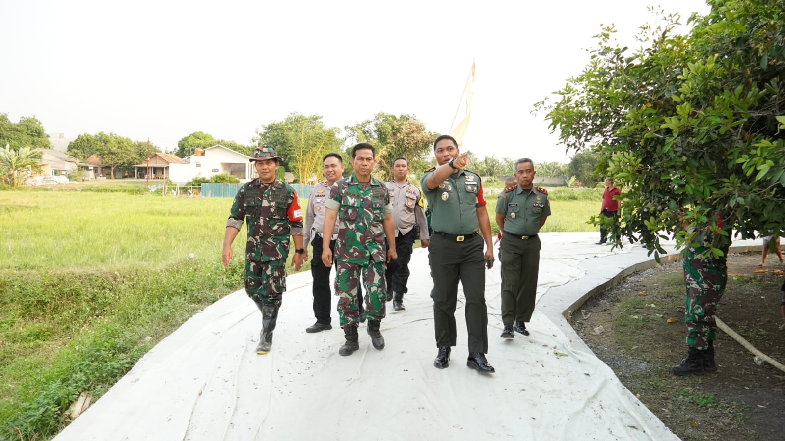 Dansatgas Meninjau Kegiatan TMMD Reguler di Bojong Kamal Kecamatan Legok