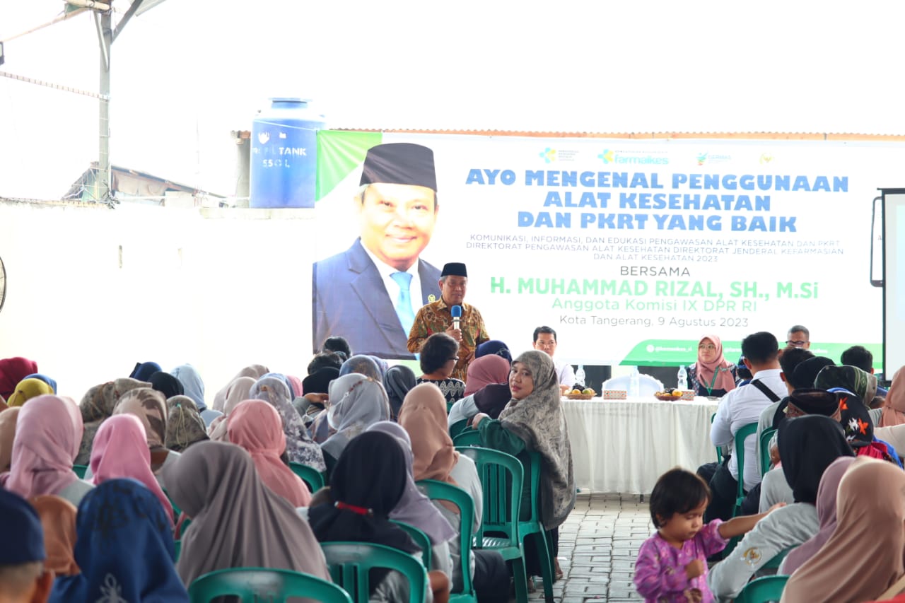 Dewan Muhammad Rizal saat memaparkan materi sosialisasi tentang kesehatan.