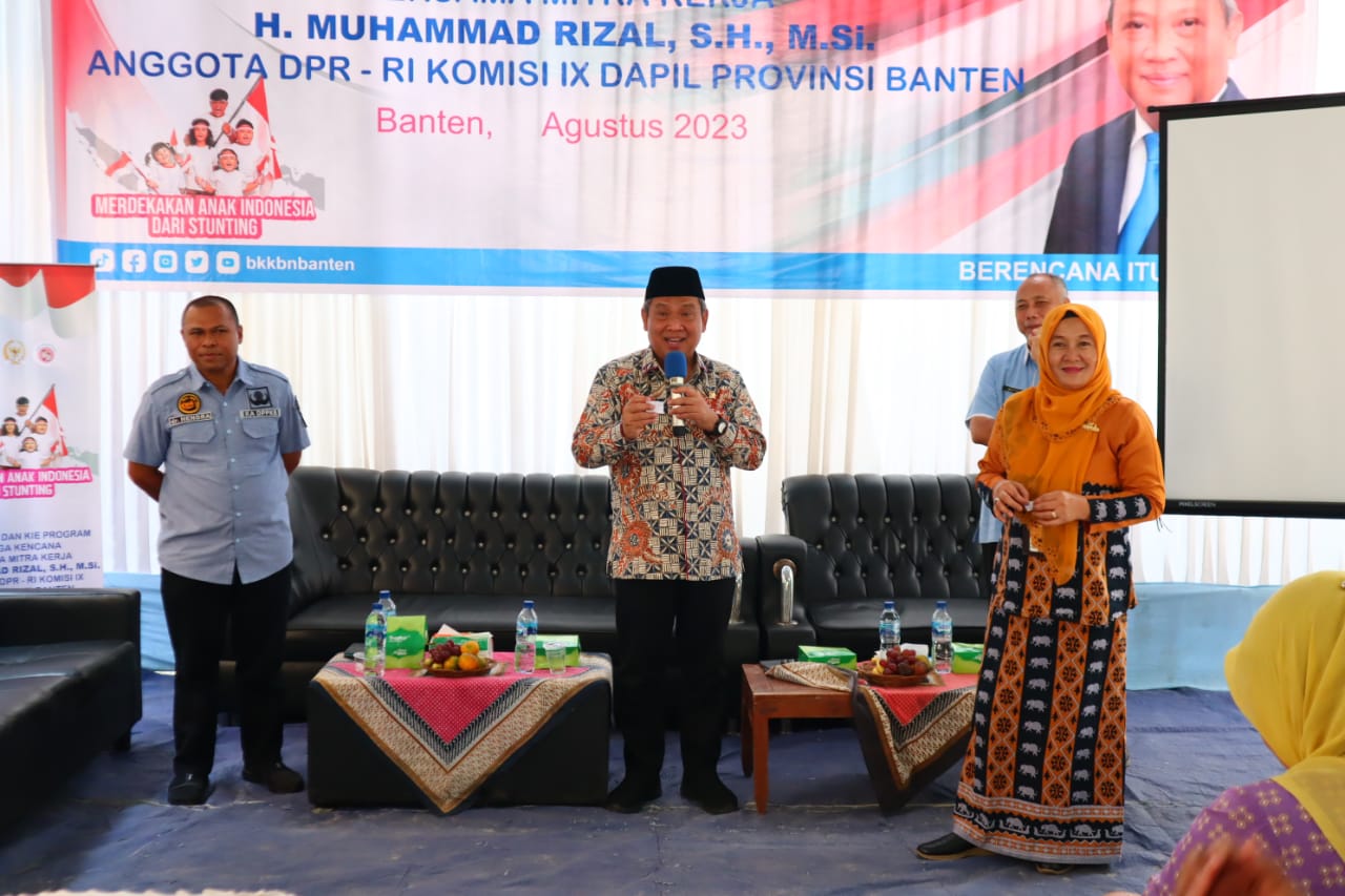 Dewan Muhammad Rizal bersama para narasumber.