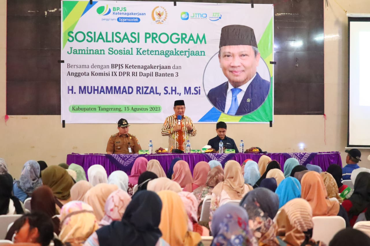 Dewan Muhammad Rizal saat memaparkan materi sosialisasi Jaminan Sosial BPJS.