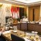 Pj Gubernur Banten Al Muktabar saat rapat dengan menko Airlangga, Mendagri Tito dan pejabat lainnya.