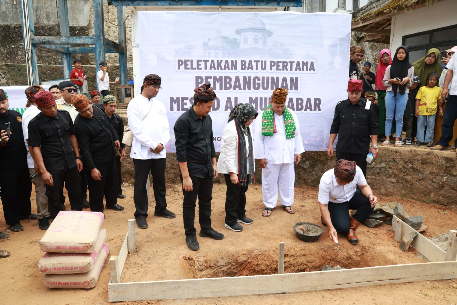 Masjid Al Muktabar Dibangun di Kawasan Adat Kasepuhan Cisungsang Kabupaten Lebak