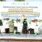 Pj Gubernur Banten Al Muktabar saat Menanam Cabai Merah Bersama di Desa Kadubeureum Kecamatan Padarincang, Kabupaten Serang.
