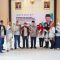 Dewan Muhammad Rizal saat foto bersama masyarakat.