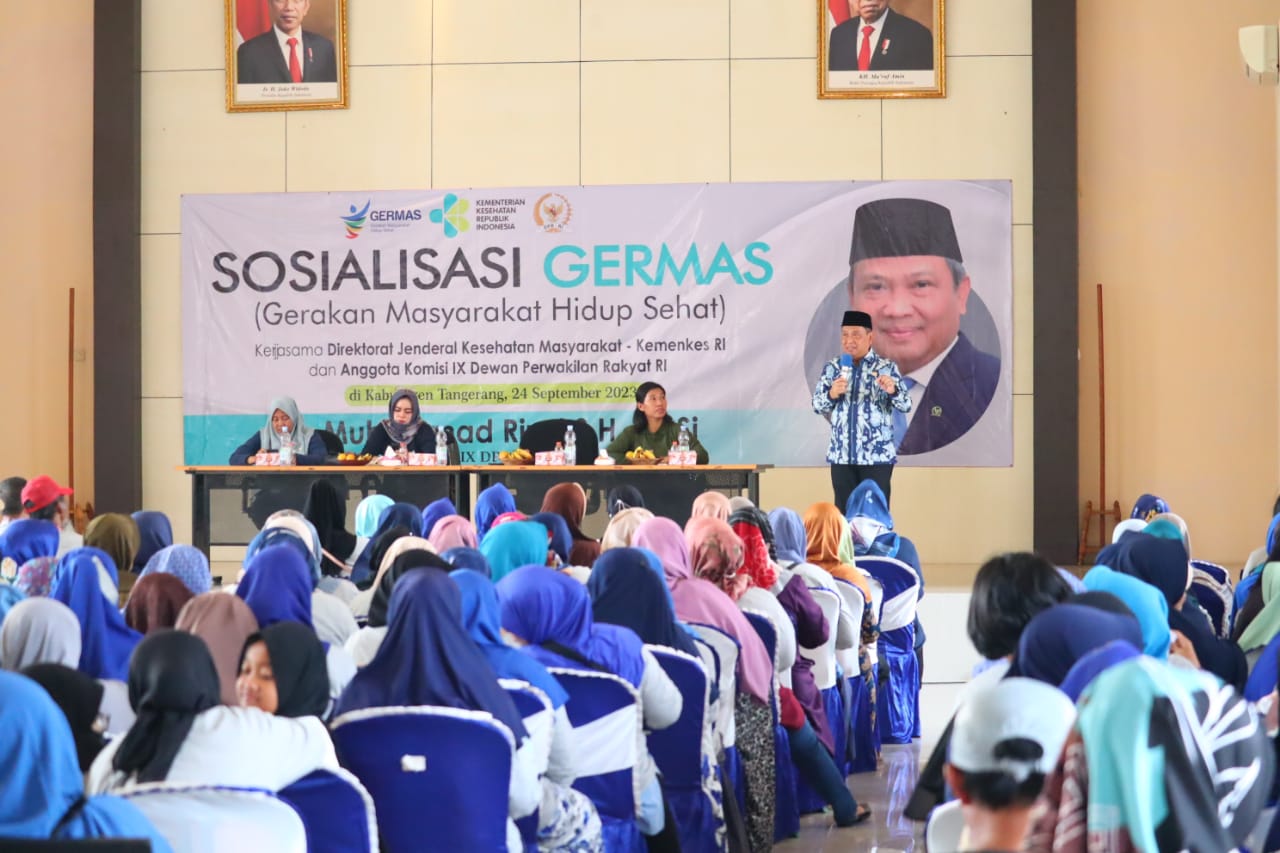 Dewan Muhammad Rizal saat memaparkan materi sosialisasi Germas.