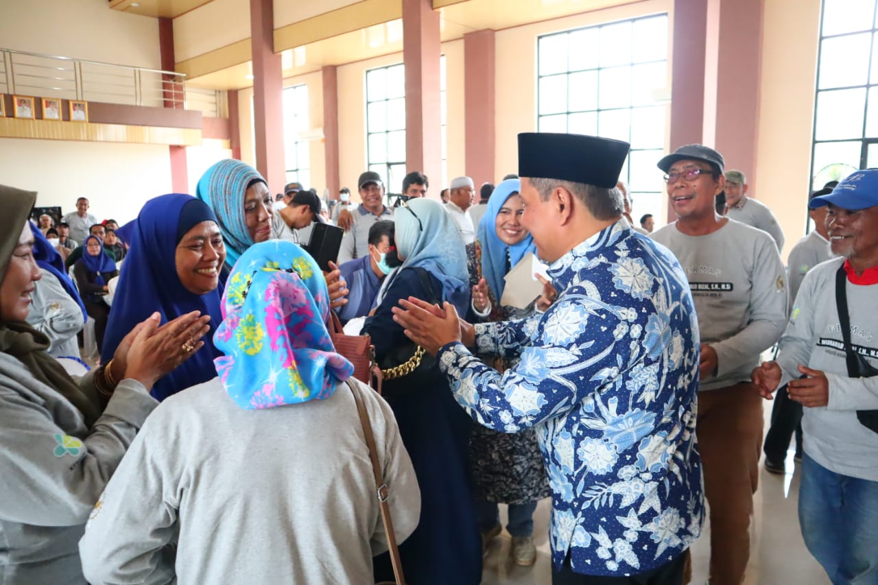 Dewan Muhammad Rizal saat bersama masyarakat.