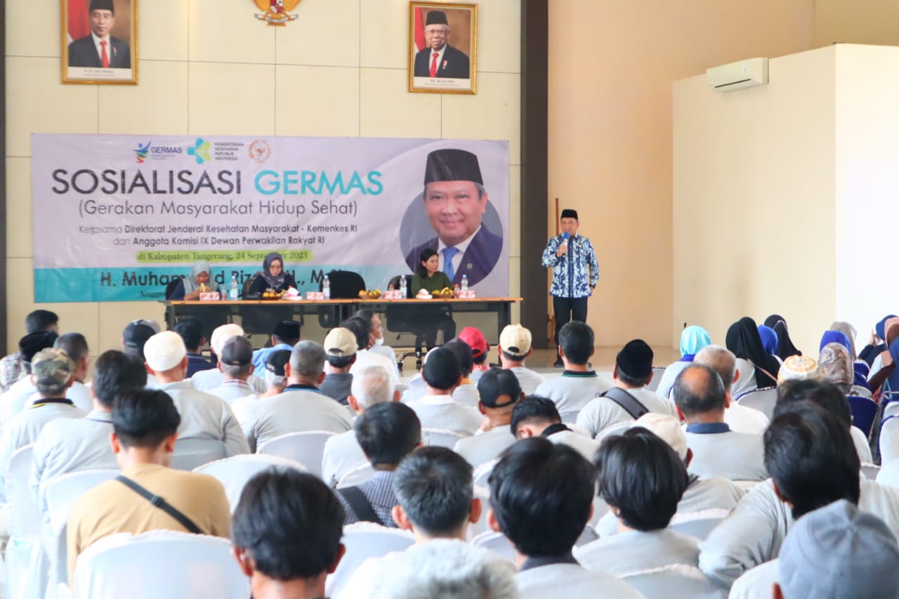 Dewan Muhammad Rizal saat memaparkan materi sosialisasi Germas.