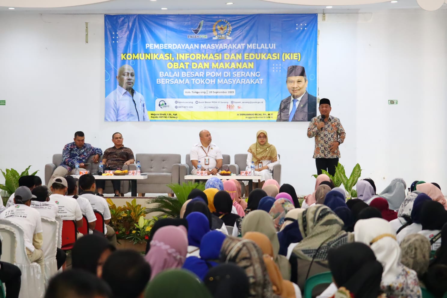 Dewan Muhammad Rizal saat memaparkan materi sosialisasi BPOM.