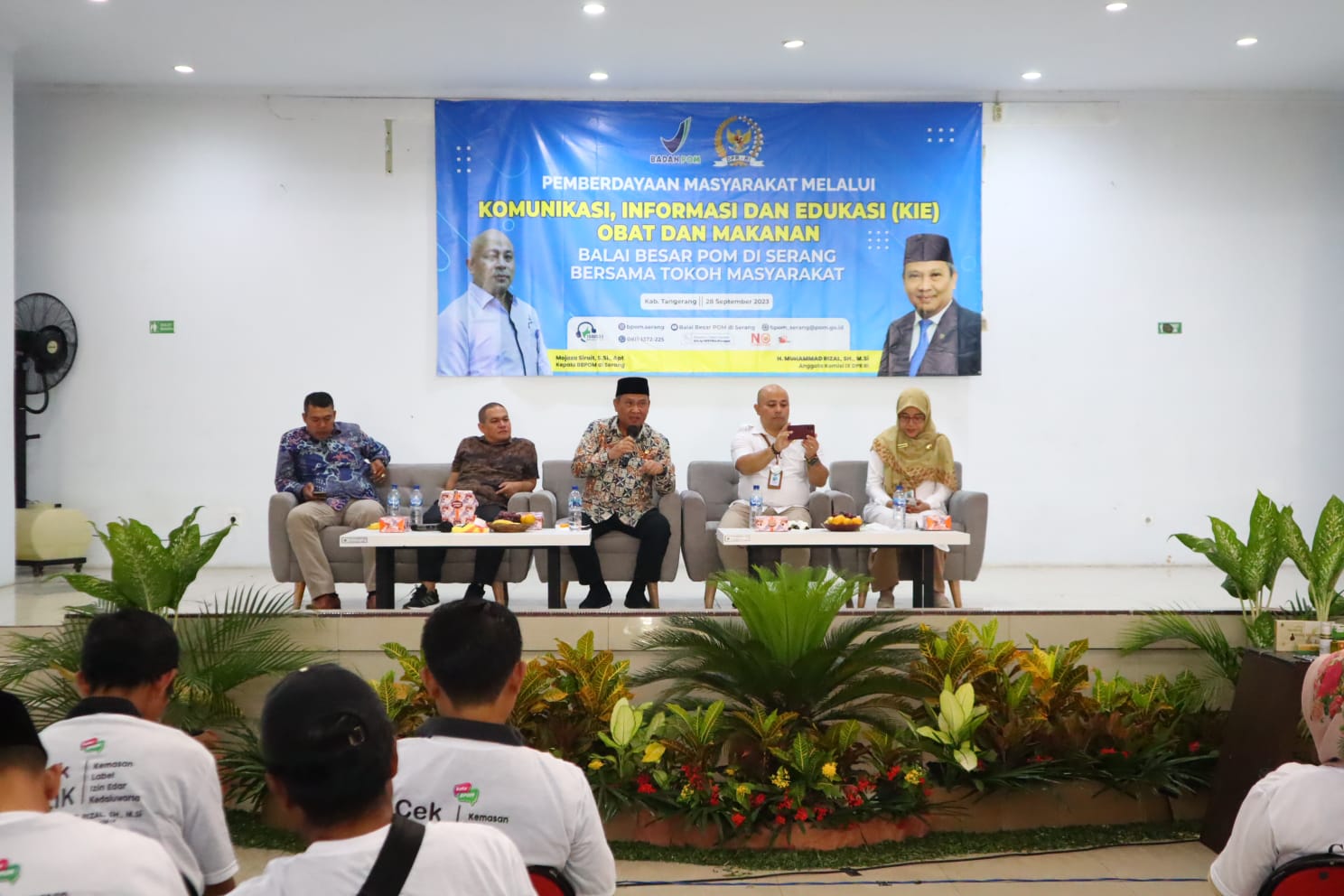 Dewan Muhammad Rizal saat memaparkan materi sosialisasi BPOM.