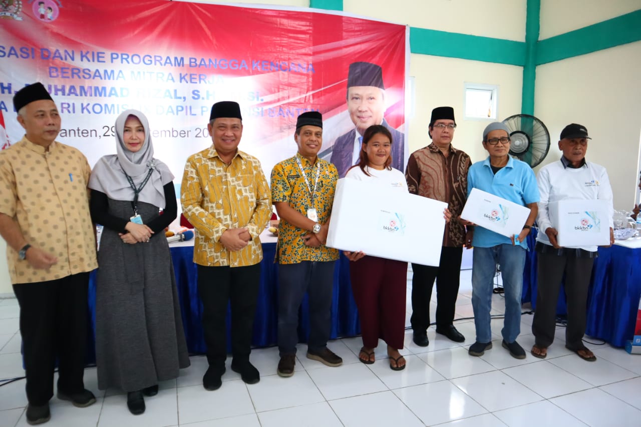 Muhammad Rizal Komisi IX DPR RI Bareng BKKBN Banten Sosialisasi KIE Bangga Kencana Cegah Stunting di Pondok Aren Tangsel