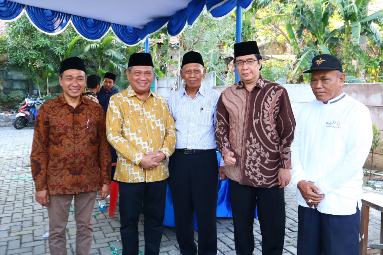 Dewan Muhammad Rizal saat foto bersama tokoh masyarakat.