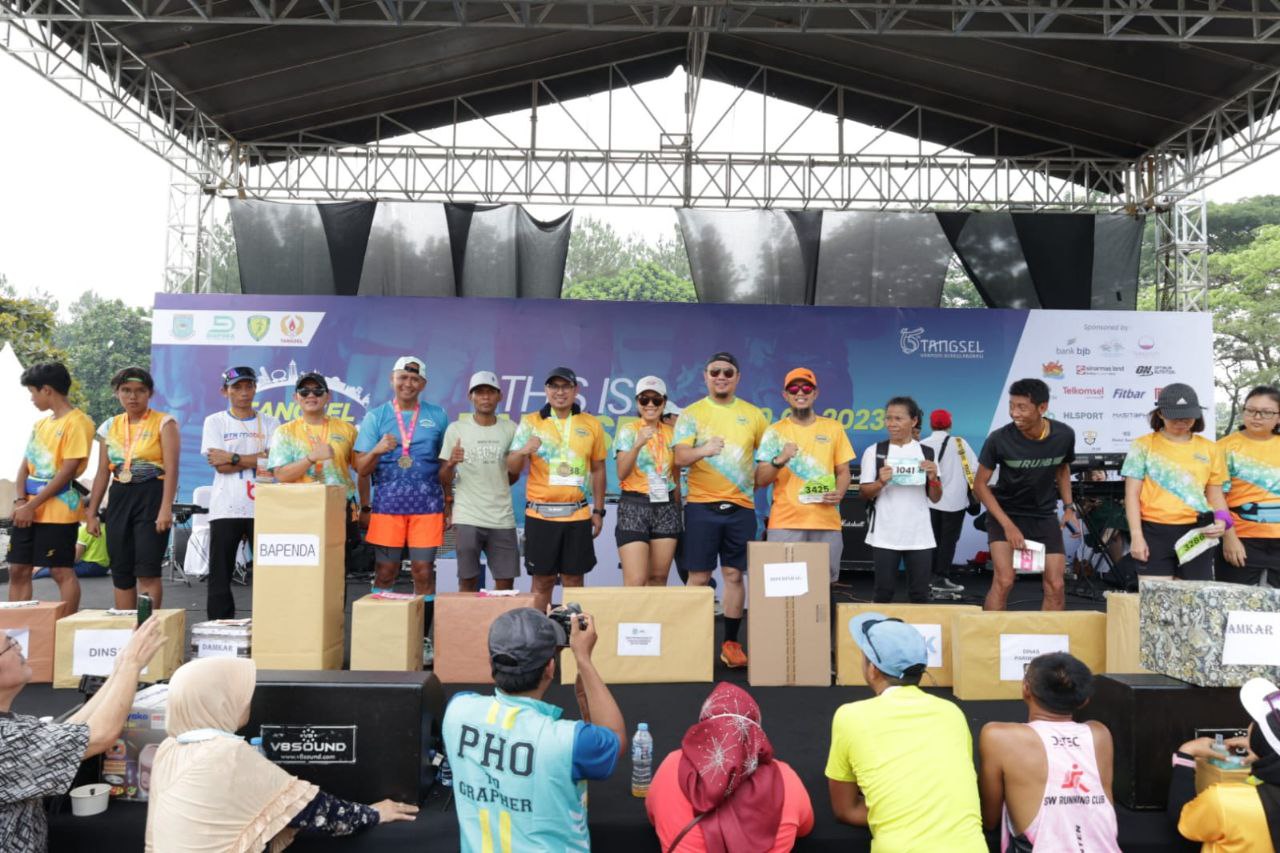 Peserta Tangsel Marathon pemenang hadiah dorprize.