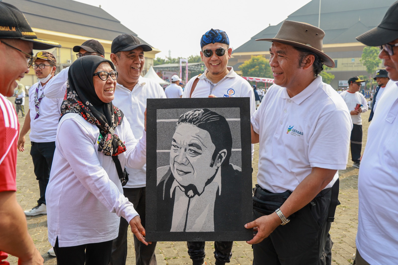 Rayakan HUT Ke 23 Provinsi Banten, Pj Gubernur Al Muktabar Jalan Sehat Bersama Para Pendidik