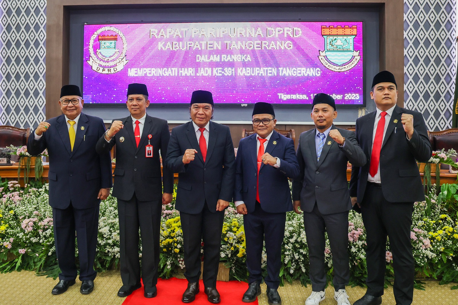 Pj Gubernur Banten Al Muktabar bersama Pj Bupati Tangerang Andi Ony Prihartono dan Pimpinan DPRD Kabupaten Tangerang.