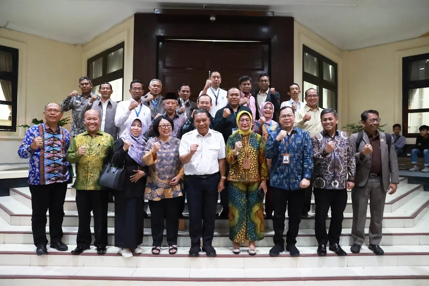 Pj Gubernur Banten Al Muktabar bersama jajarannya.