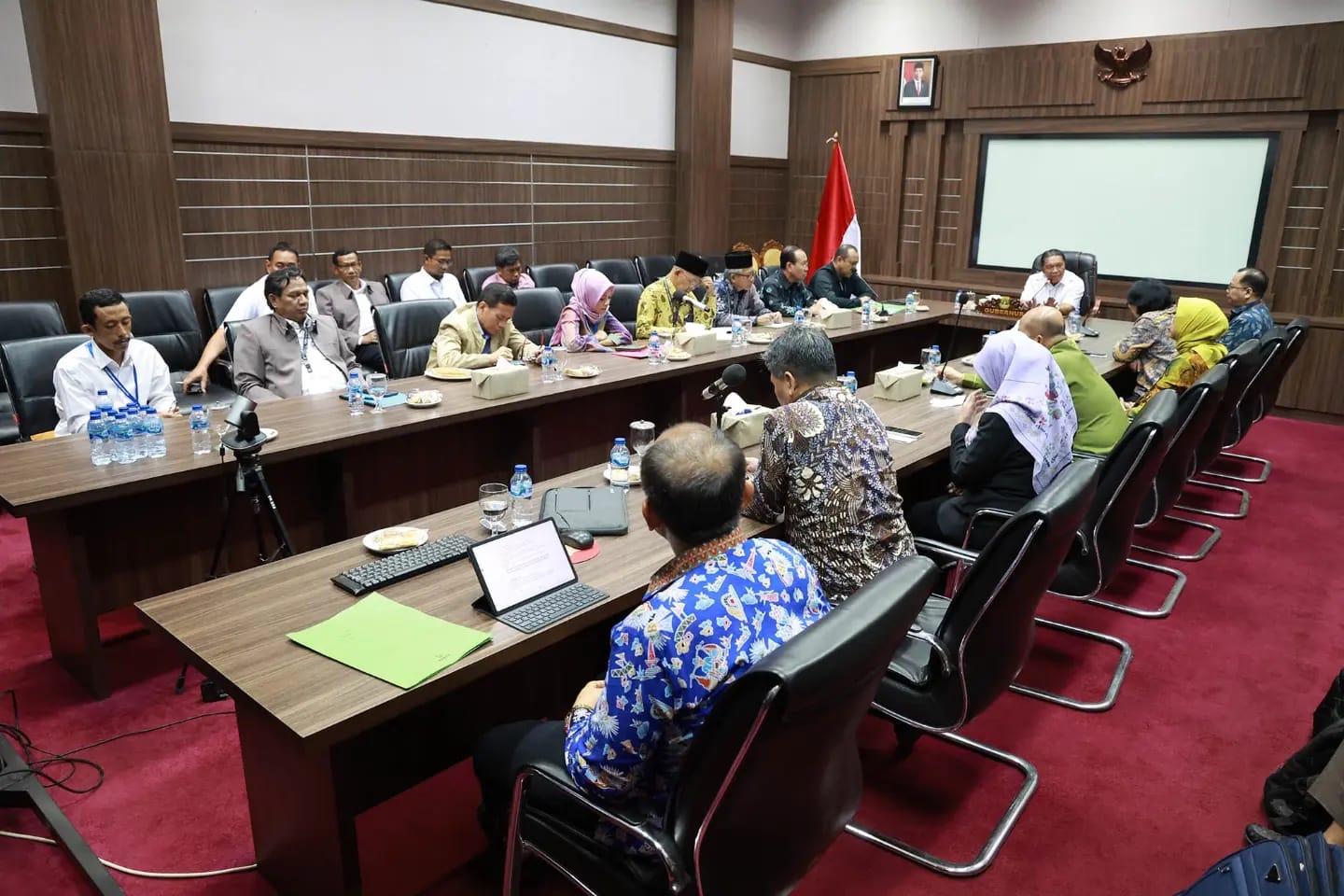 Pj Gubernur Banten Al Muktabar bersama jajarannya.