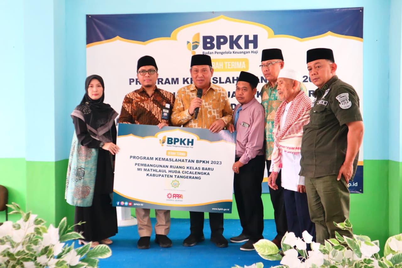 Muhammad Rizal DPR RI Bersama BPKH Resmikan Ruang Kelas Baru di Sekolah MI Mathlaul Huda di Cicalengka Pagedangan