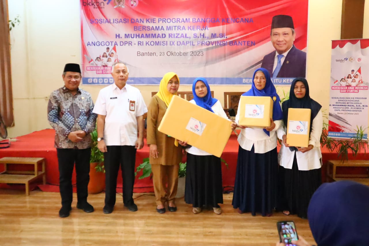 Dewan Muhammad Rizal dan narasumber saat foto bersama para pemenang dorprize.