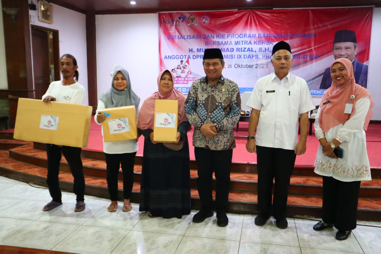 Dewan Muhammad Rizal dan narasumber saat foto bersama para pemenang dorprize.