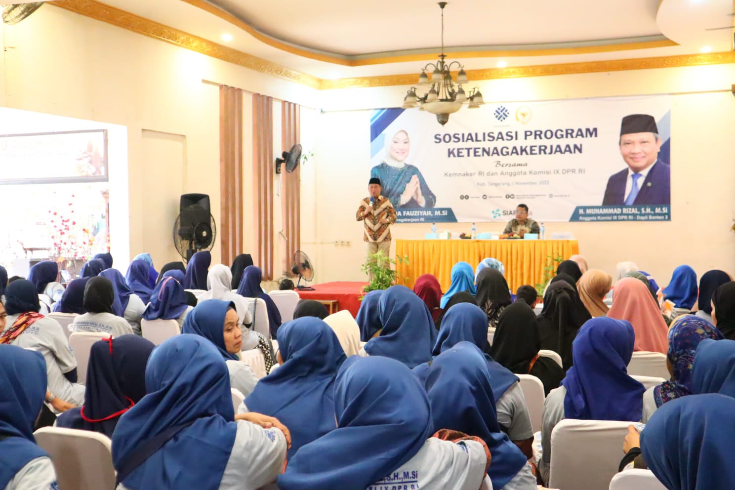 Dewan Muhammad Rizal saat memaparkan materi sosialisasi program Kemnaker.