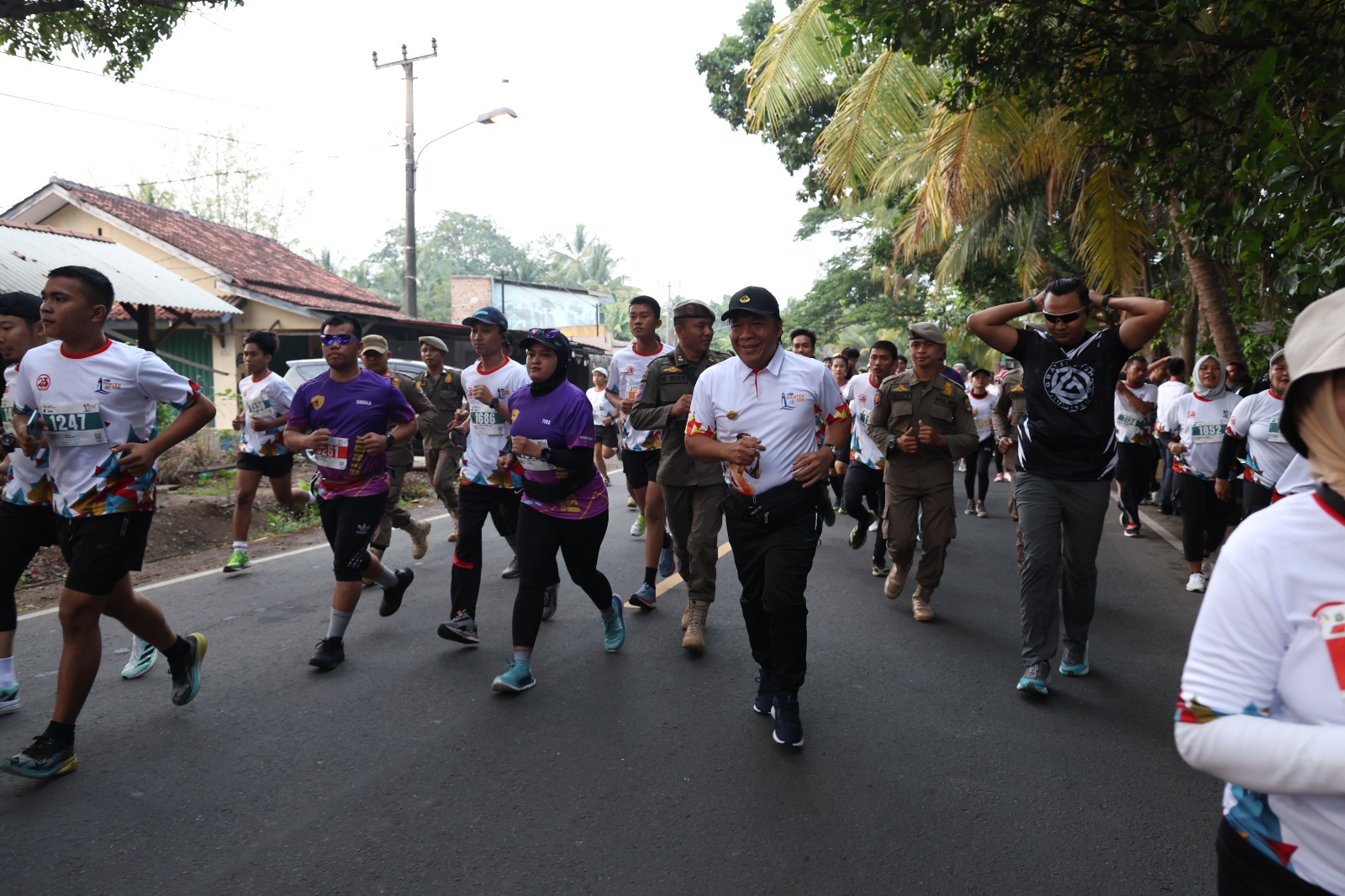 Pj Gubernur saat ikut Maraton Banten 10K di Anyer.