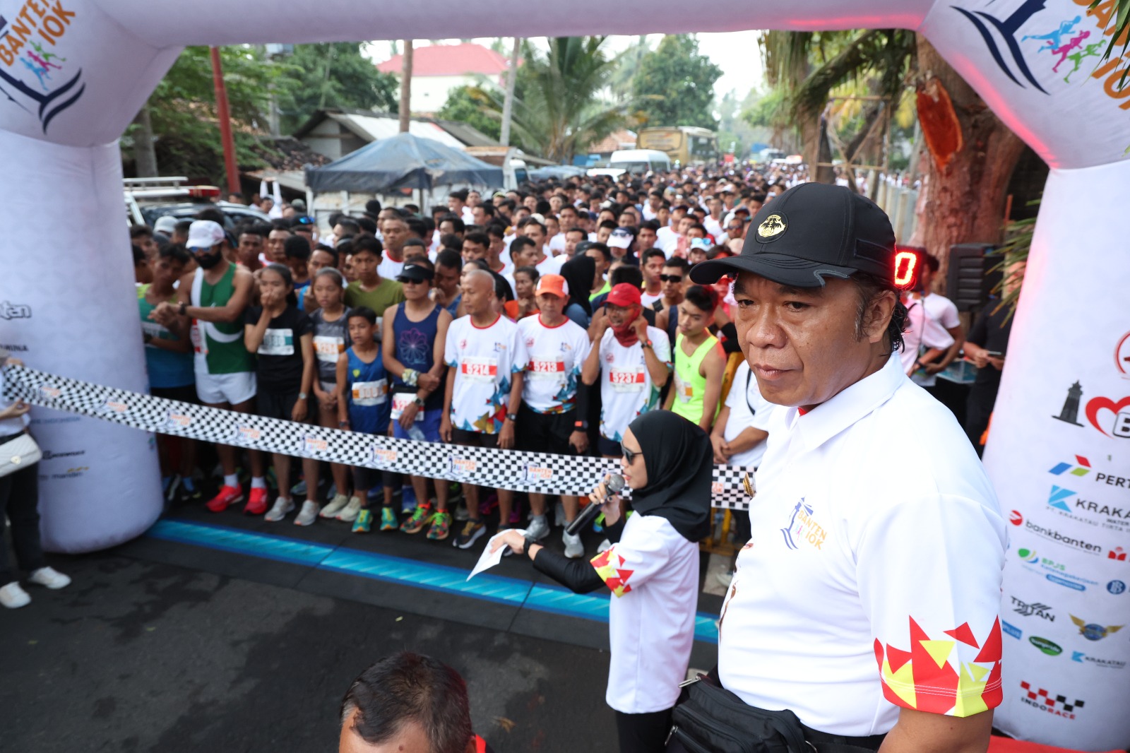 Pj Al Muktabar saat lepas kegiatan Maraton Banten 10K di Anyer.