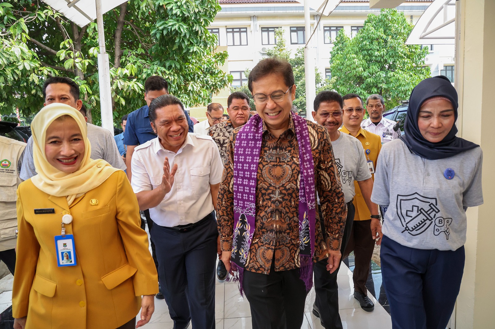 Pj Al Muktabar Dampingi Menkes Budi Gunadi Launching Imunisasi Hepatitis B Bagi Nakes di RSUD Kabupaten Tangerang