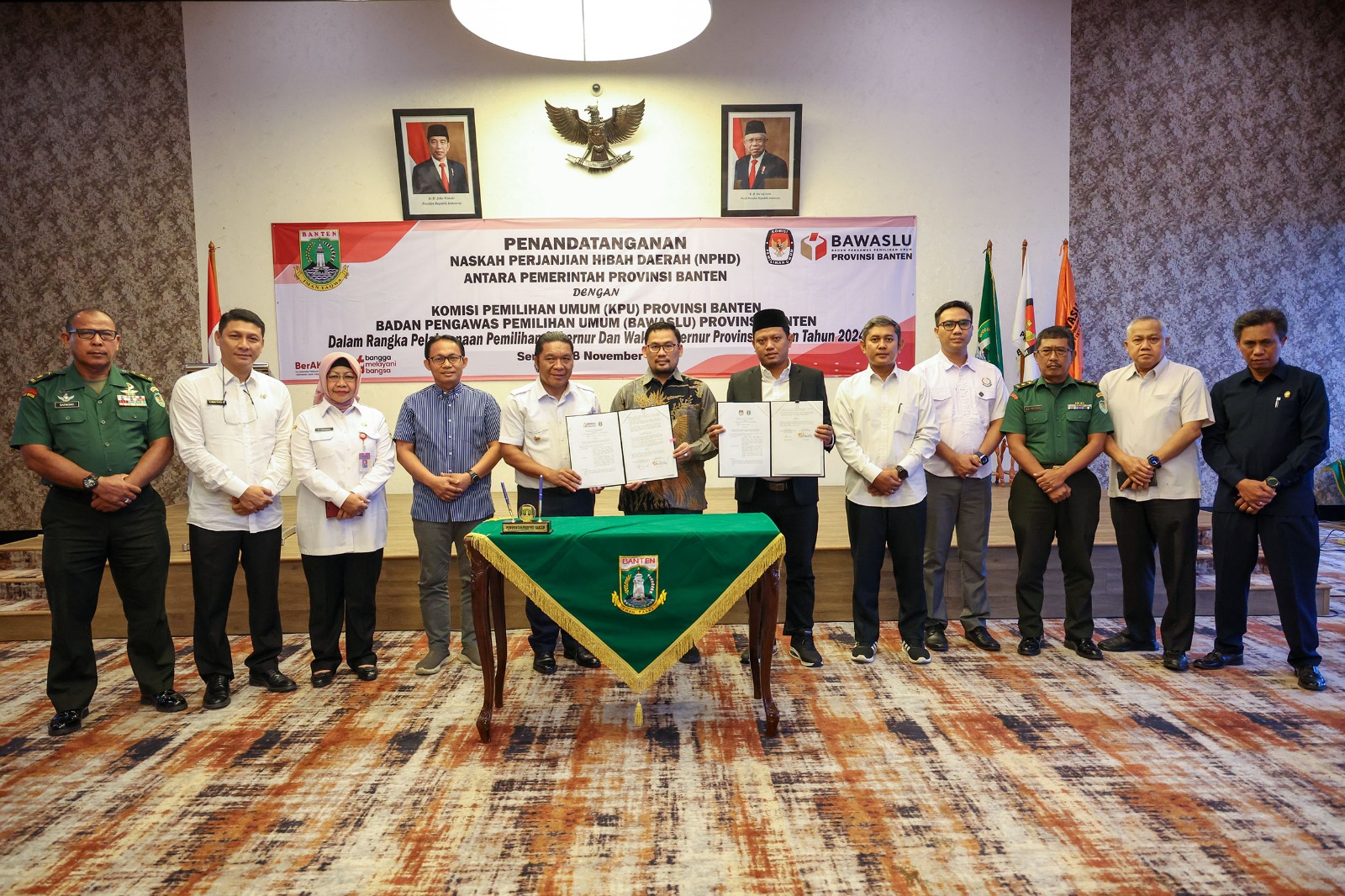 Pj Al Muktabar bersam jajaran KPU dan Bawaslu Provinsi Banten.