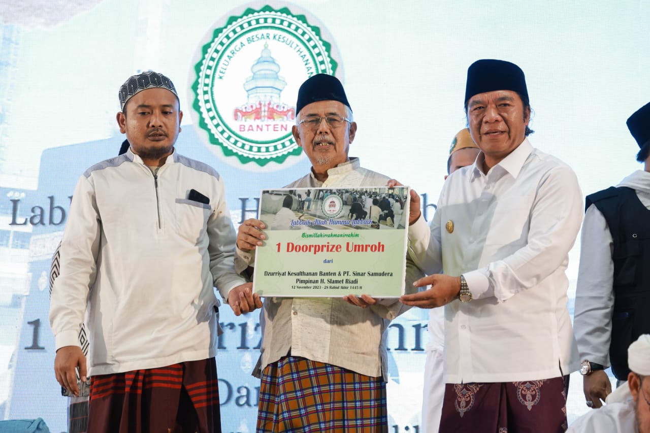 Pemenang Doorprize Umroh.