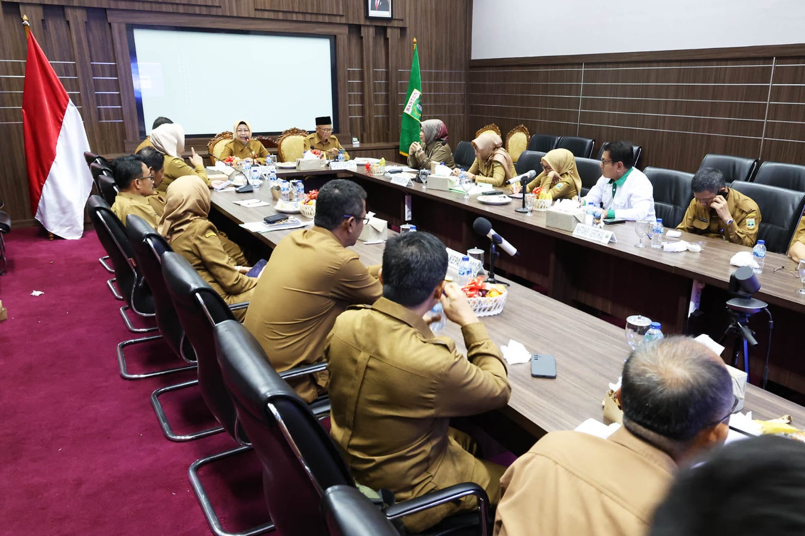 Rapat Koordinasi Pengendalian Inflasi Daerah secara Virtual di Ruang Rapat Gubernur Banten, KP3B Curug, Kota Serang.