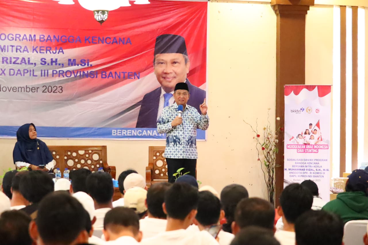 Dewan Muhammad Rizal saat memaparkan materi sosialisasi pencegahan stunting.