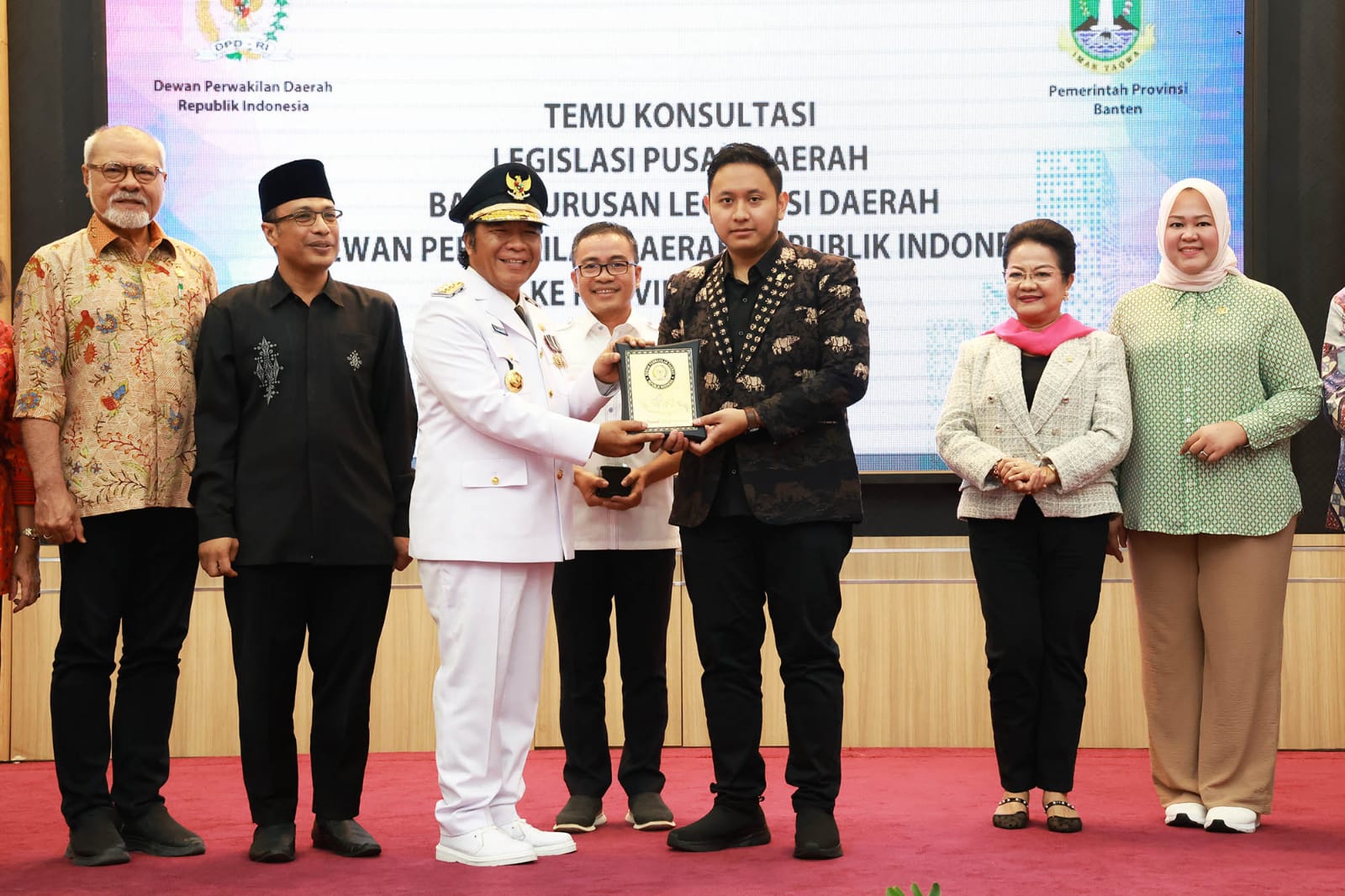 Pj Gubernur Banten Al Muktabar bersama jajaran BULD DPD RI.