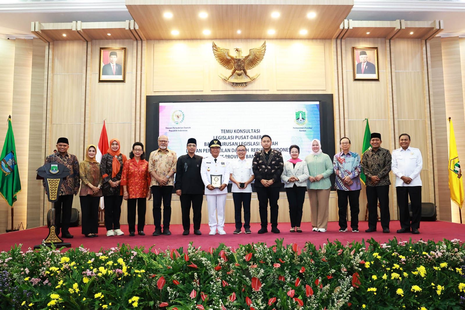 Pj Gubernur Banten Al Muktabar bersama jajaran BULD DPD RI.