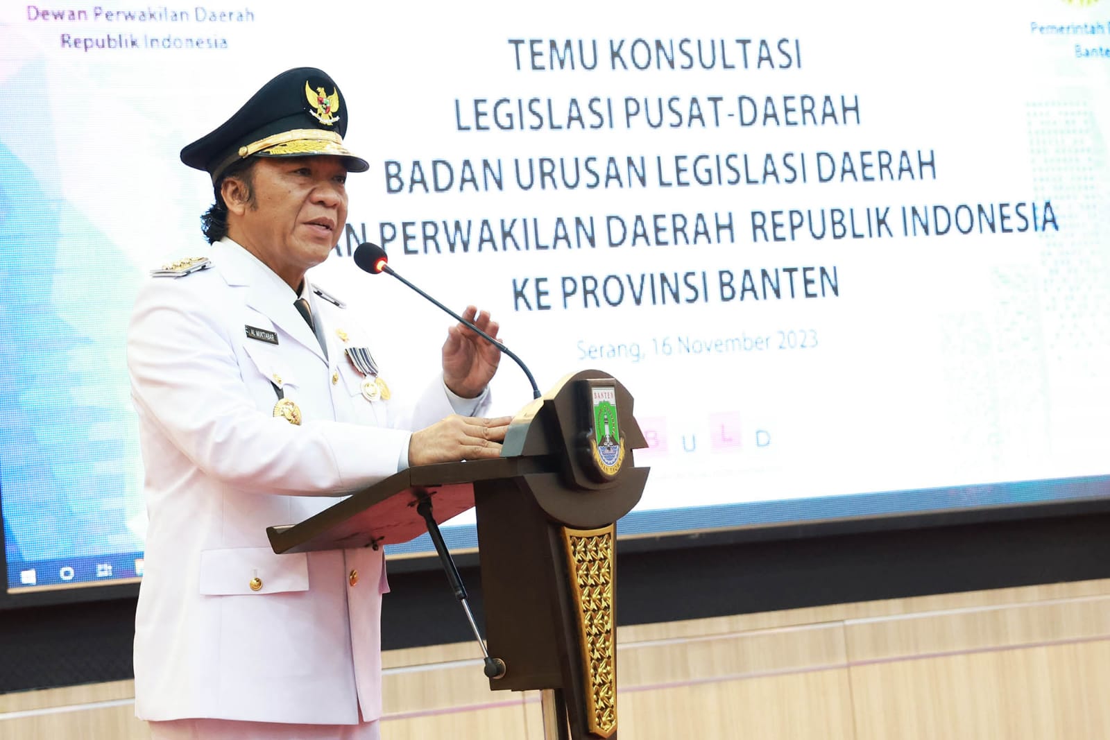 Pj Gubernur Banten Al Muktabar bersama jajaran BULD DPD RI.