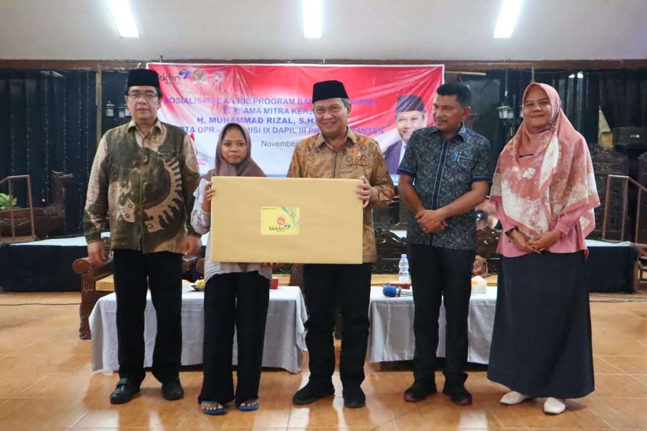 Muhammad Rizal DPR RI Bersama BKKBN Banten Sosialisasi KIE Pencegahan Stunting Bersama Masyarakat Ciputat Tangsel