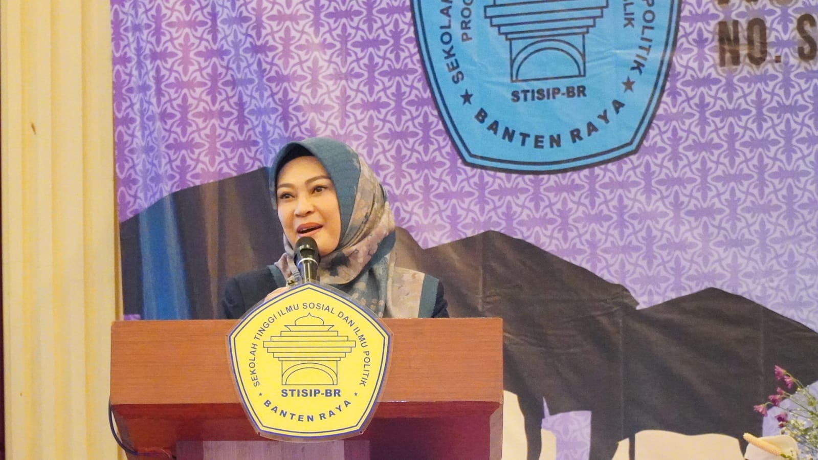 Bupati Irna Berpesan Mahasiswa STISIP Banten Raya yang di Wisuda Jadilah Pemimpin Inovatif