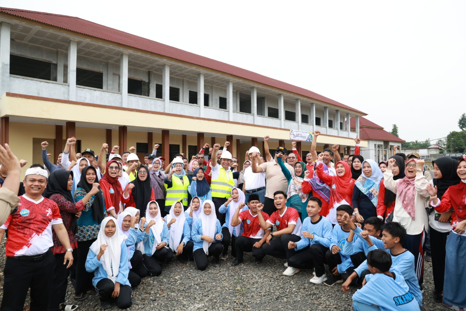 Pj Al Muktabar bersama para siswa sekolah SMKN 18 Pandeglang.