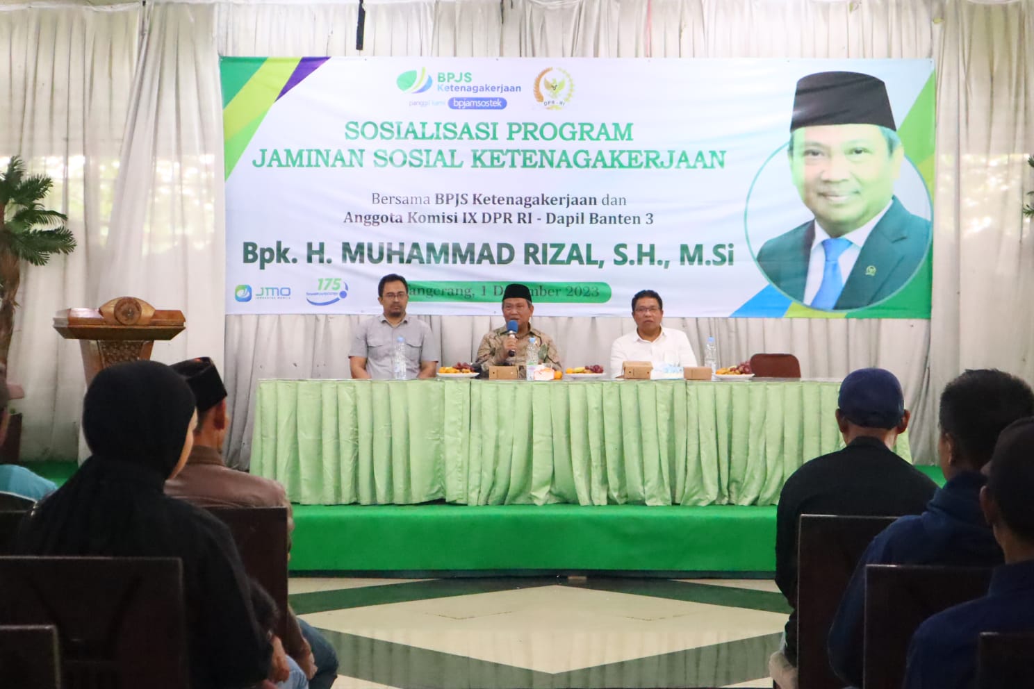 Dewan Muhammad Rizal saat memaparkan materi sosialisasi BPJS Ketenagakerjaan.