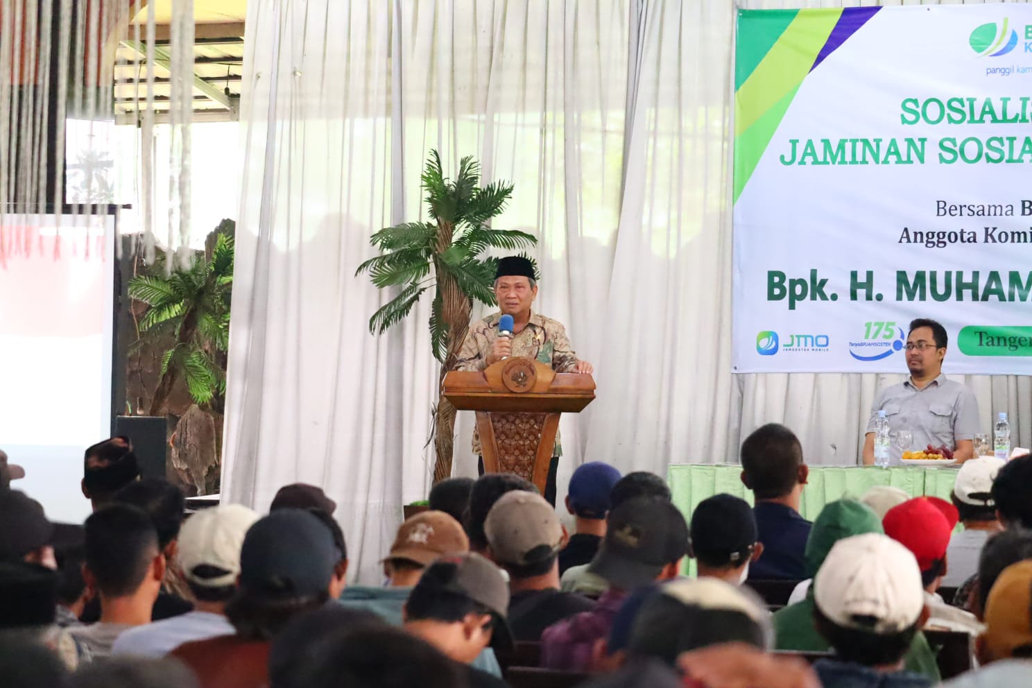 Dewan Muhammad Rizal saat memaparkan materi sosialisasi BPJS Ketenagakerjaan.