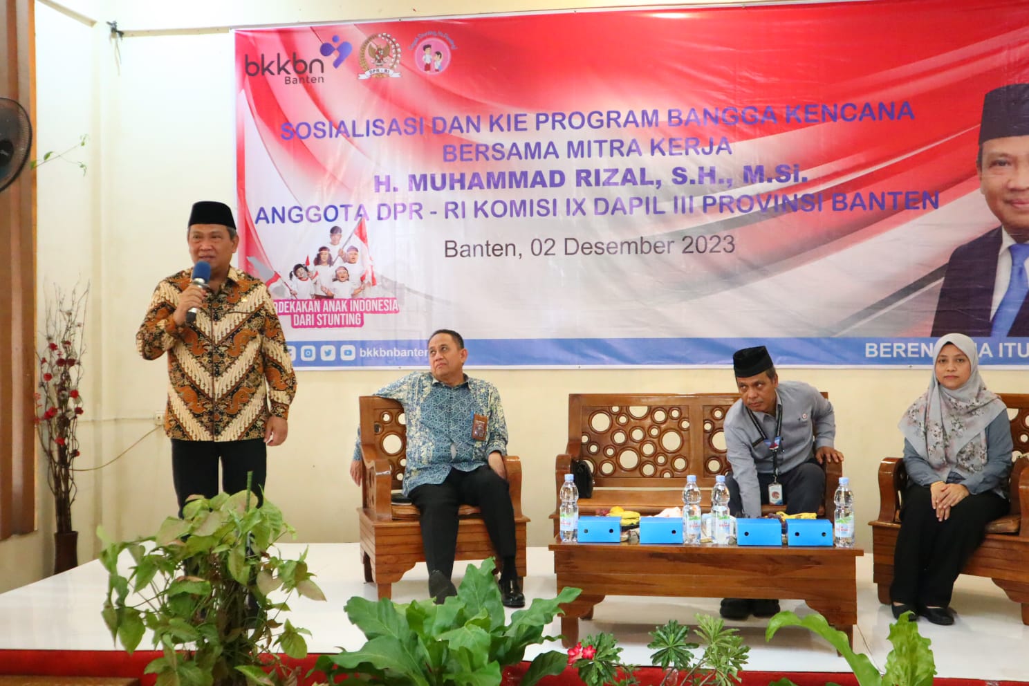 Dewan Muhammad Rizal saat memaparkan materi sosialisasi pencegahan stunting.