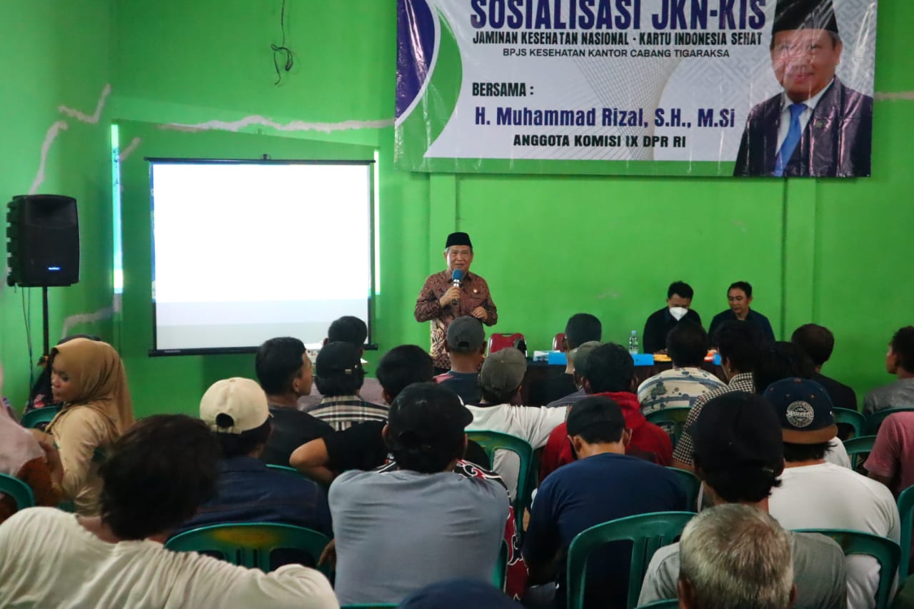 Dewan muhamamd Rizal saat memaparkan materi sosialisasi JKN KIS.