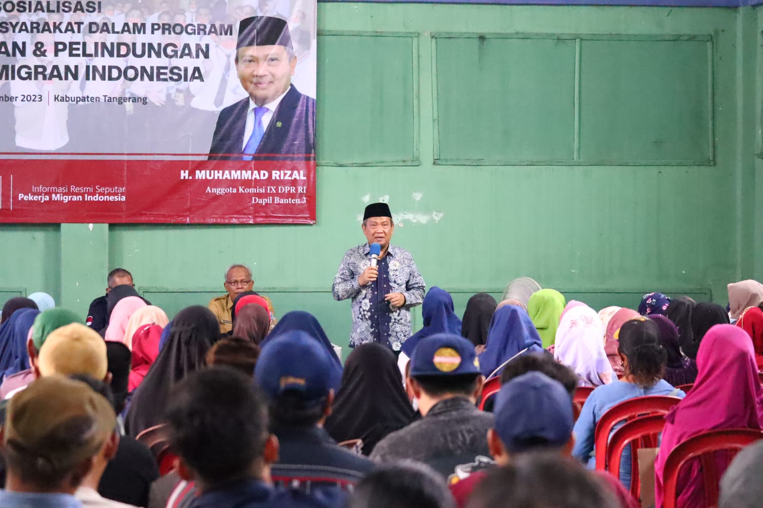 Dewan Muhammad Rizal saat memaparkan materi sosialisasi program BP2MI.