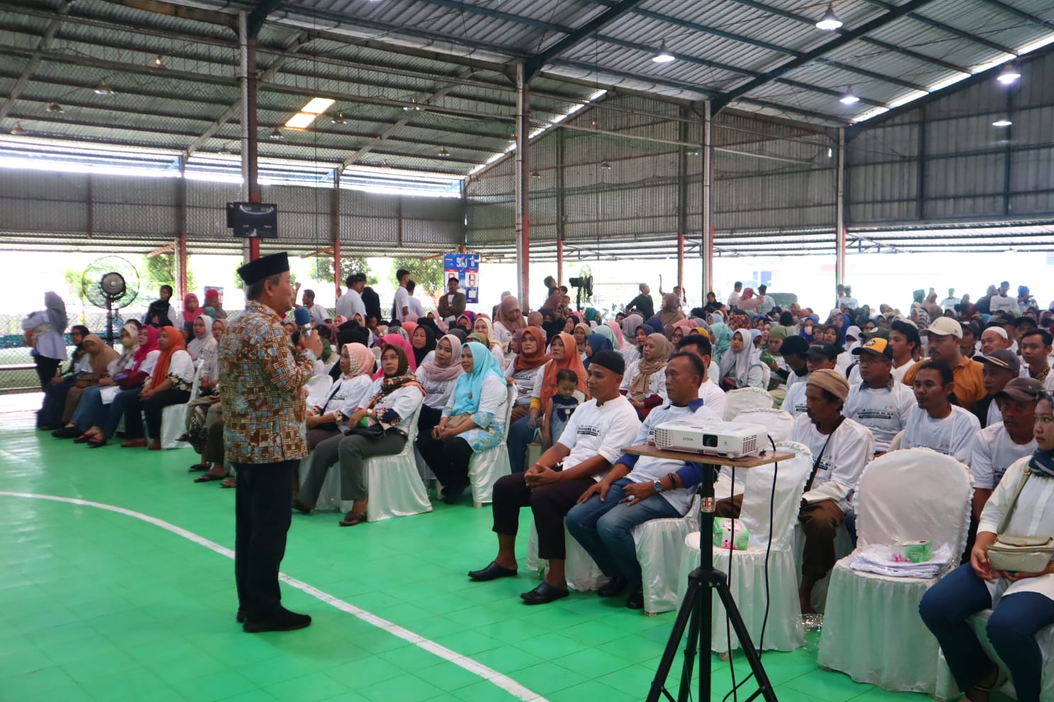 Muhammad Rizal DPR RI saat memaparkan materi sosialisasi BPOM.