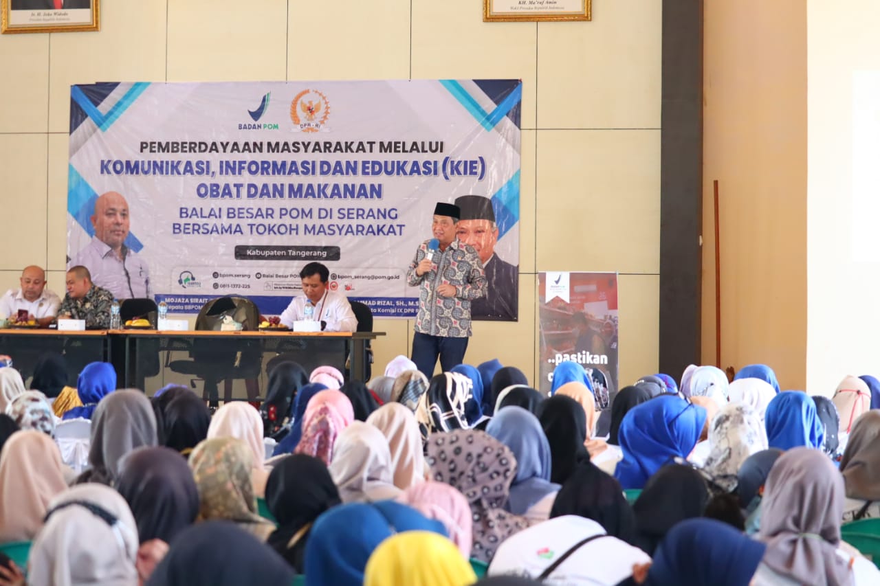 Dewan Muhammad Rizal saat memaparkan materi sosialisasi BPOM.