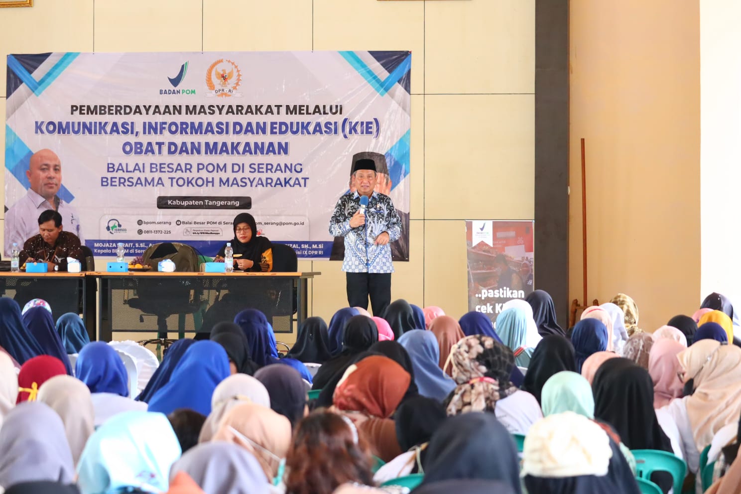 Dewan Muhammad Rizal saat memaparkan materi sosialisasi BPOM.