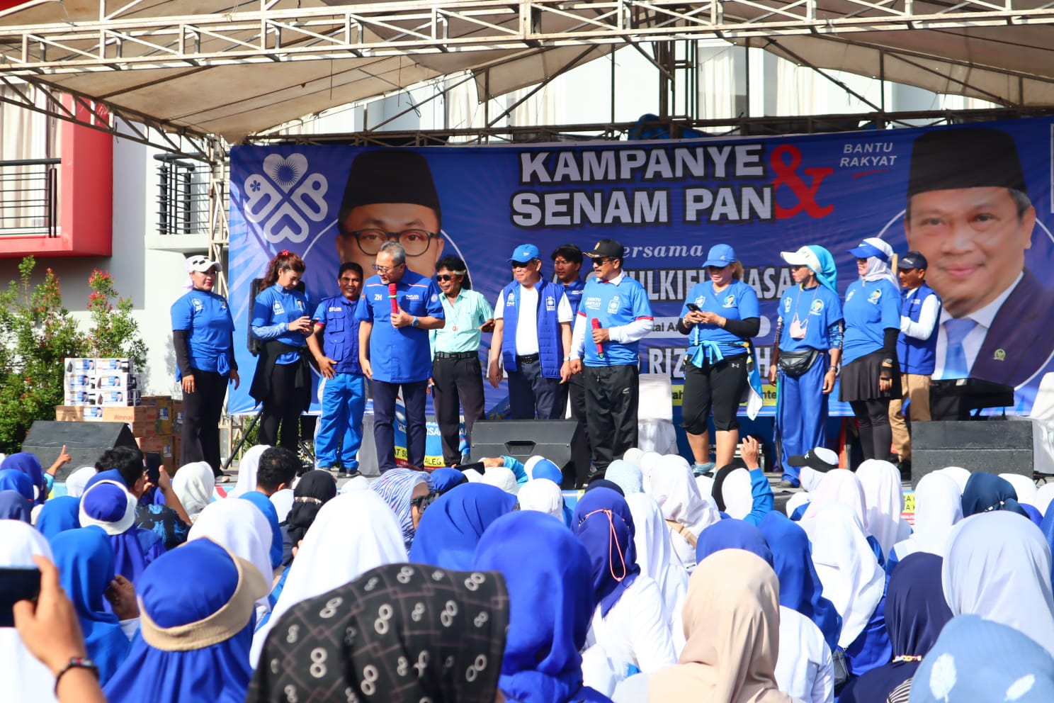 Muhammad Rizal saat mendampingi ketum PAN Zulkifli Hasan.